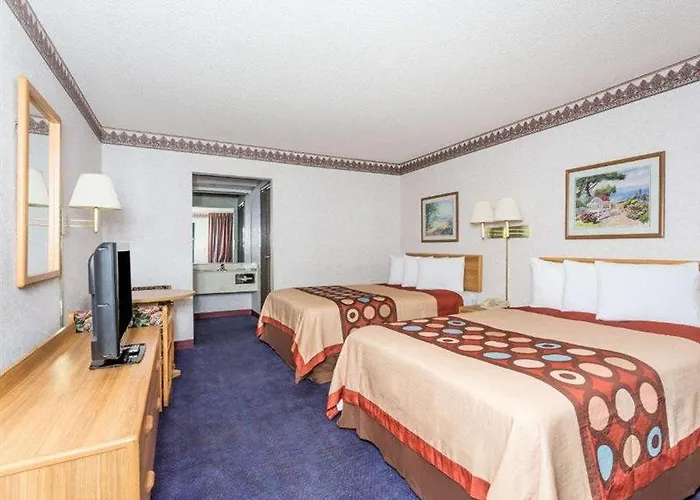 Hotel Days By Wyndham West