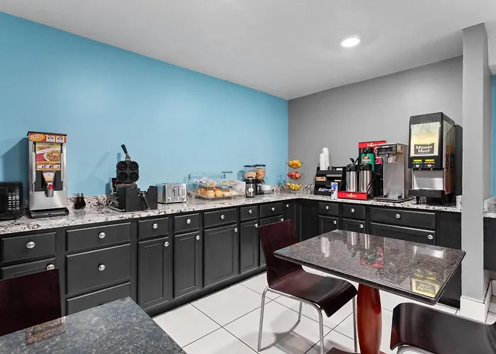 Days By Wyndham West Phoenix