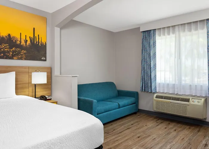 Hotel Days By Wyndham West
