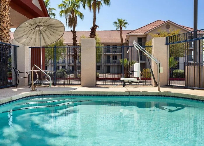 Days By Wyndham West Hotel 2*