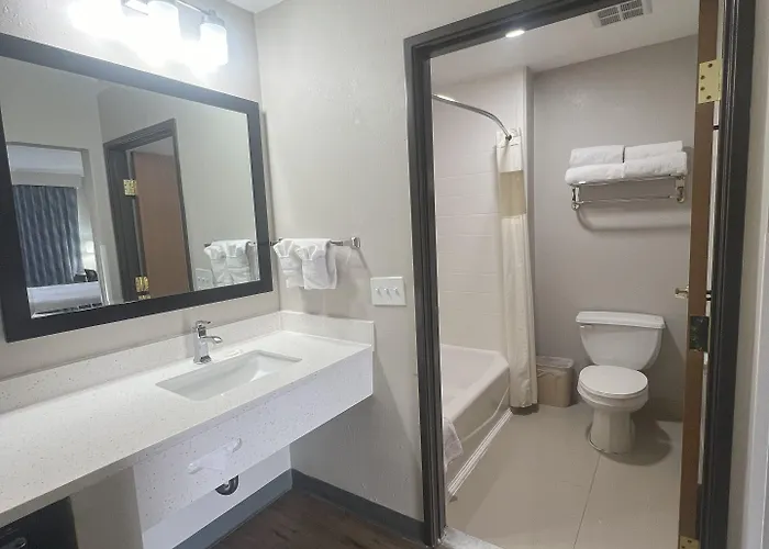 Days By Wyndham West Hotel Phoenix