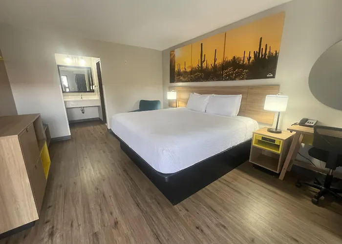 Days By Wyndham West Hotel Phoenix