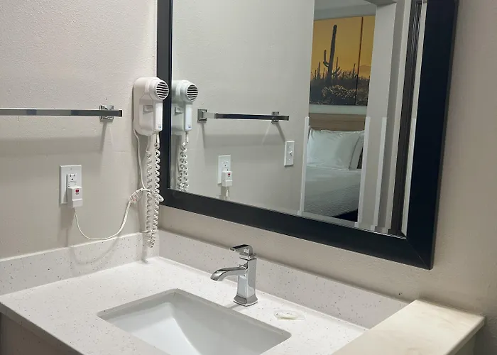 Days By Wyndham West Phoenix