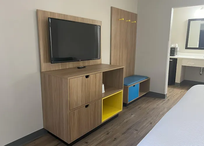 Hotel Days By Wyndham West 2*
