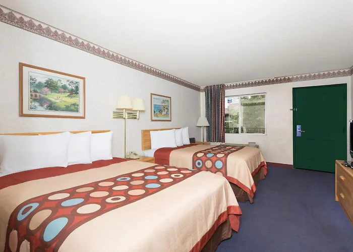 Days By Wyndham West Hotel
